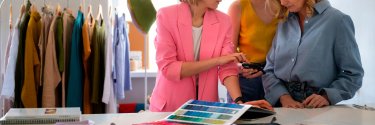 Een kledingmerk starten: hoe gepersonaliseerde textieldruk je helpt opvallen