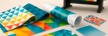 WAT IS LATEXPRINTEN? DEFINITIE, WERKING EN VOORDELEN VOOR MERKEN